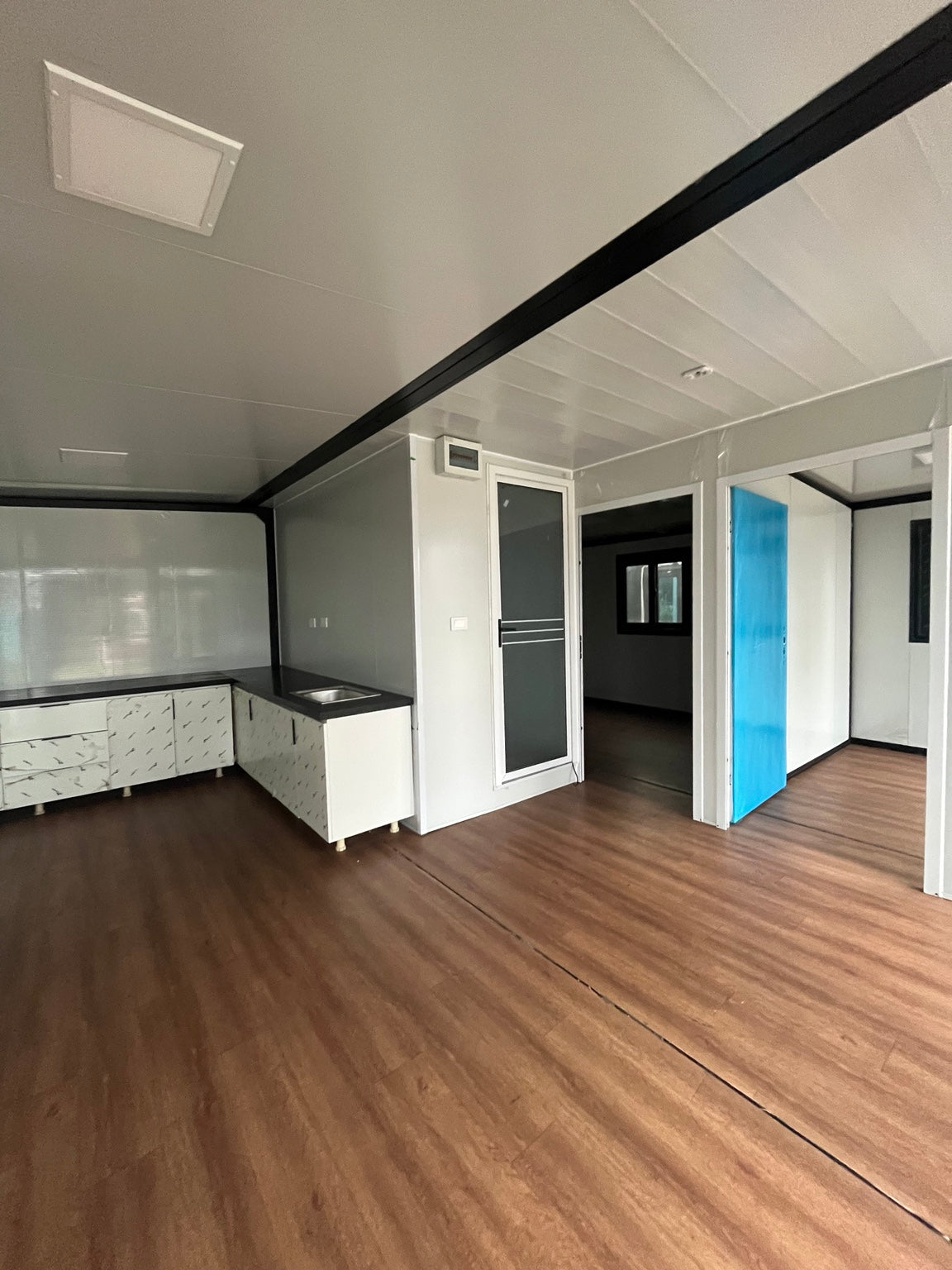Distribución interior con cocina de casa expandible Luxurious de 36 m²