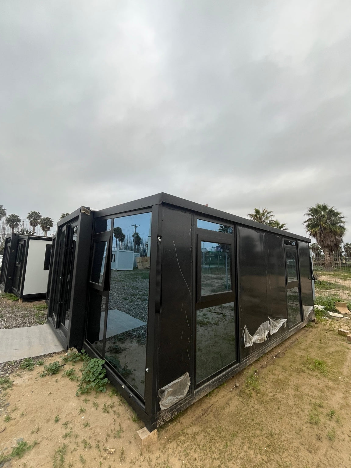 Casa expandible Luxurious de 36 m², estructura exterior negra