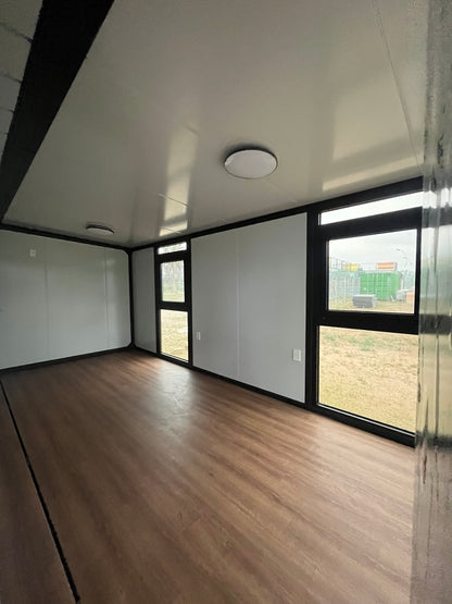 Interior luminoso de casa expandible Luxurious de 36 m²