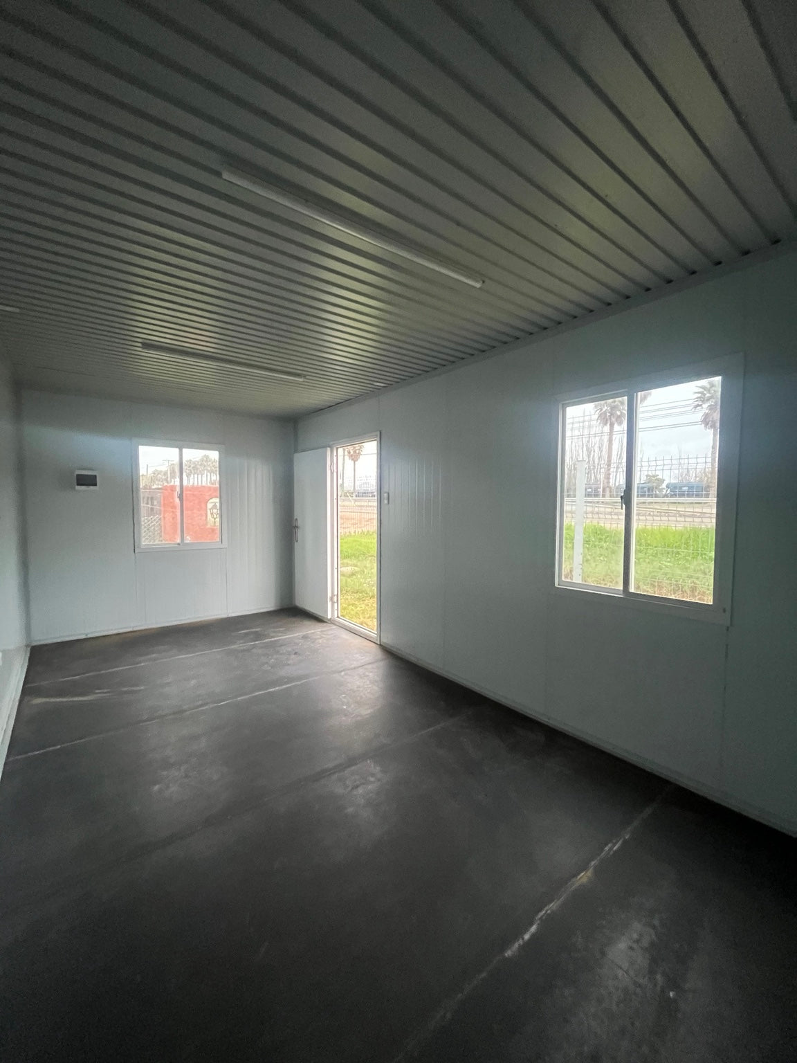 Interior amplio y planta libre del módulo armable Luxurious de 18 m²